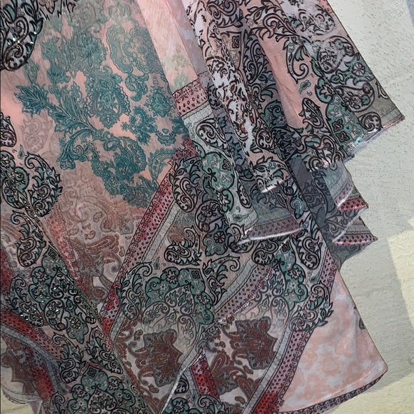 Cute top - Picture 2 of 3